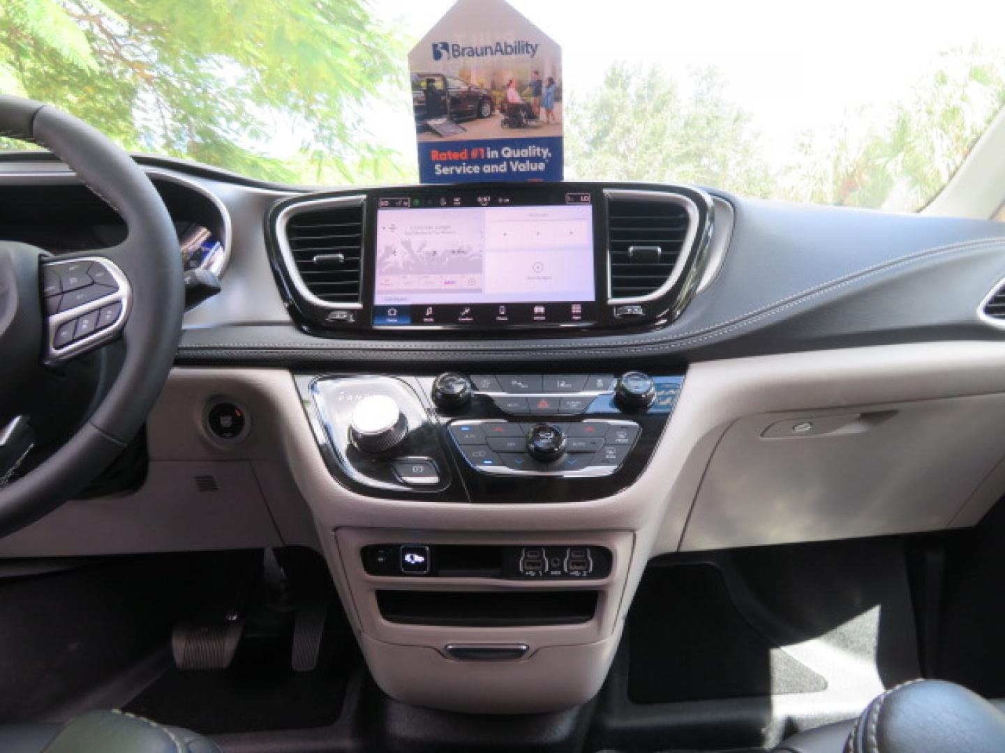 2024 Chrysler Pacifica Touring L - Photo 52