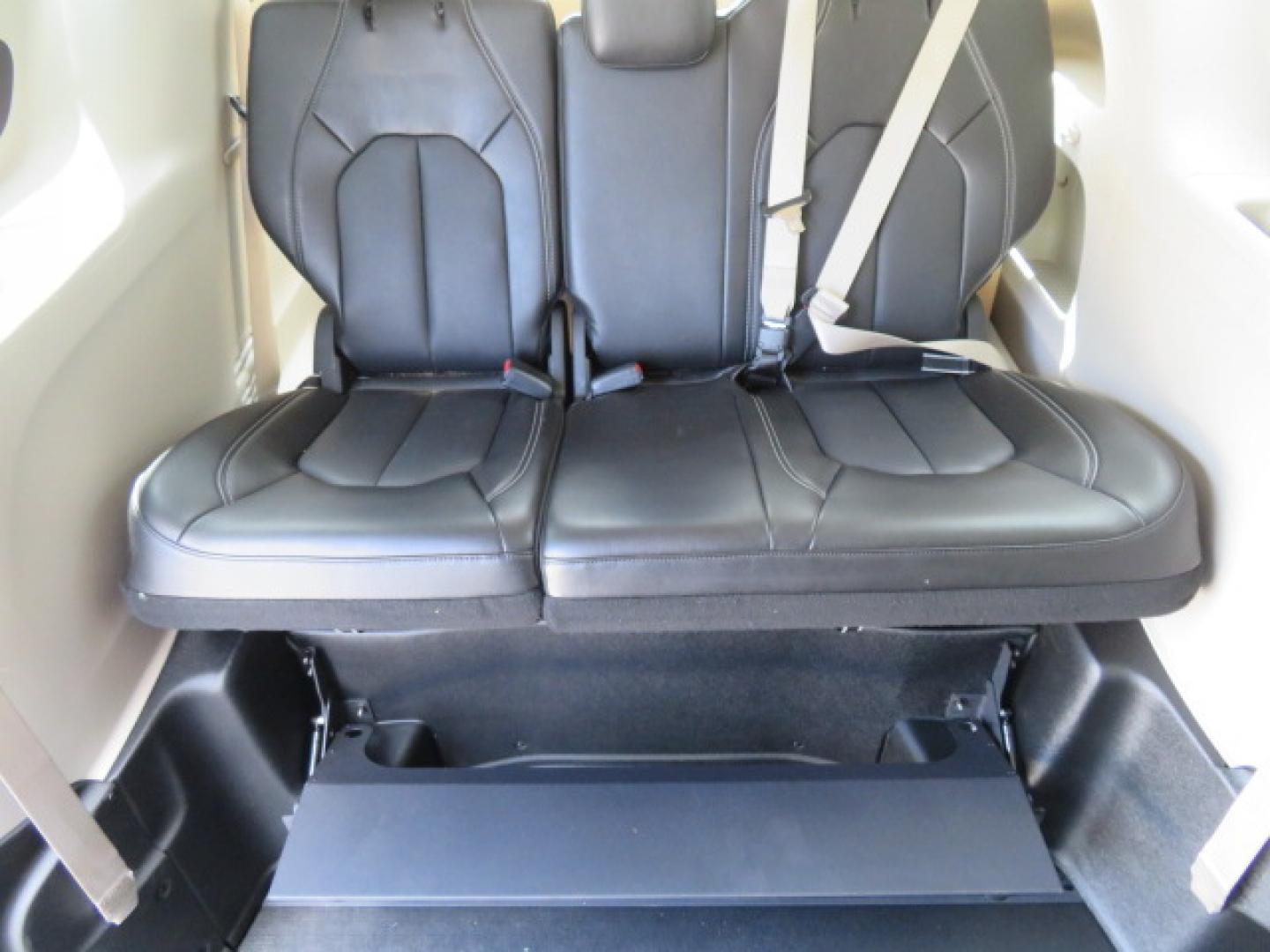 2024 Chrysler Pacifica Touring L - Photo 56