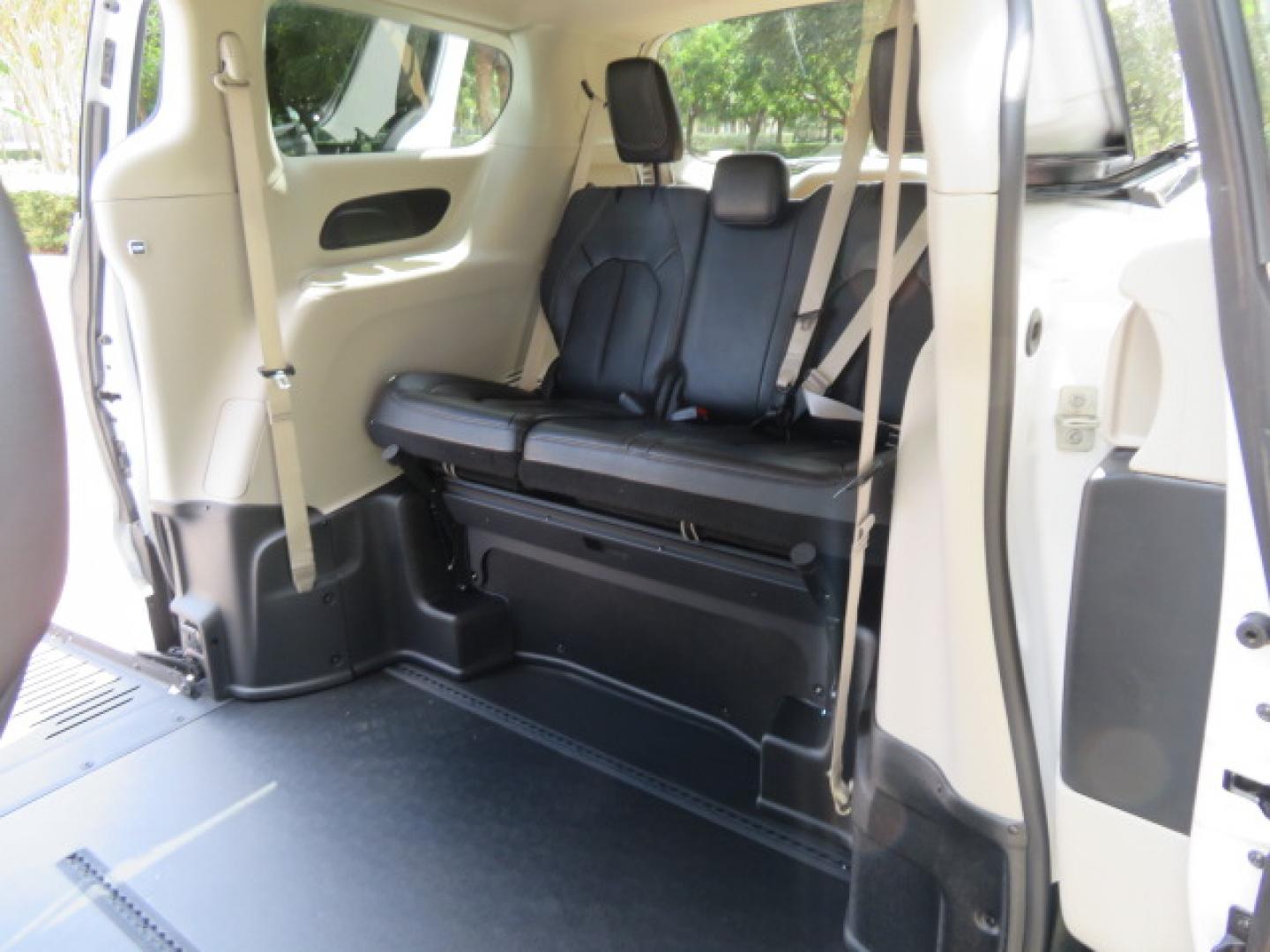 2024 Chrysler Pacifica Touring L - Photo 57