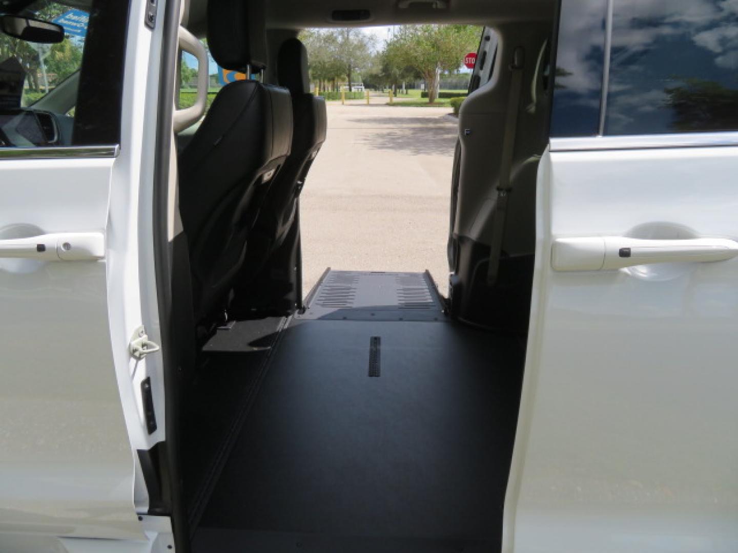 2024 Chrysler Pacifica Touring L - Photo 58