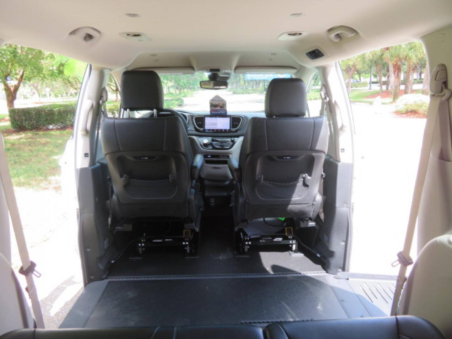 2024 Chrysler Pacifica Touring L - Photo 63