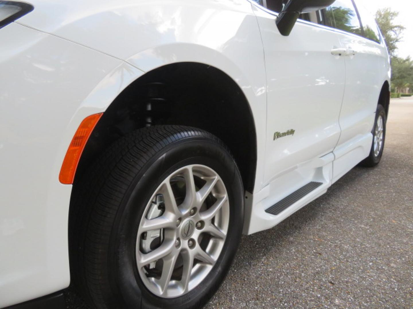 2024 Chrysler Pacifica Touring L - Photo 66