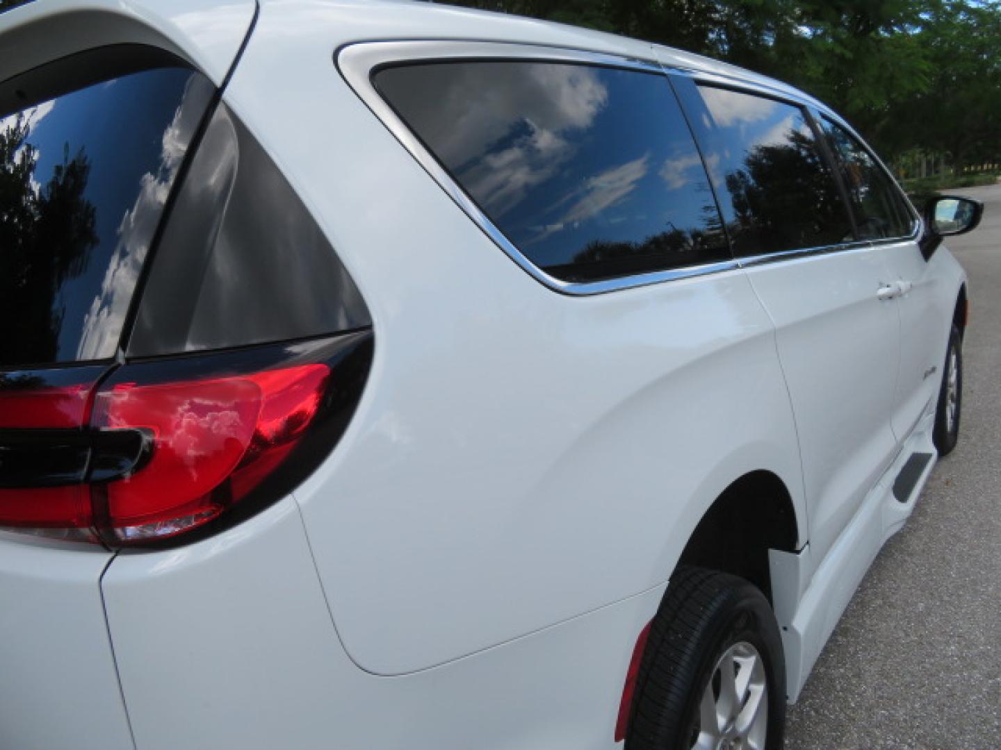 2024 Chrysler Pacifica Touring L - Photo 69