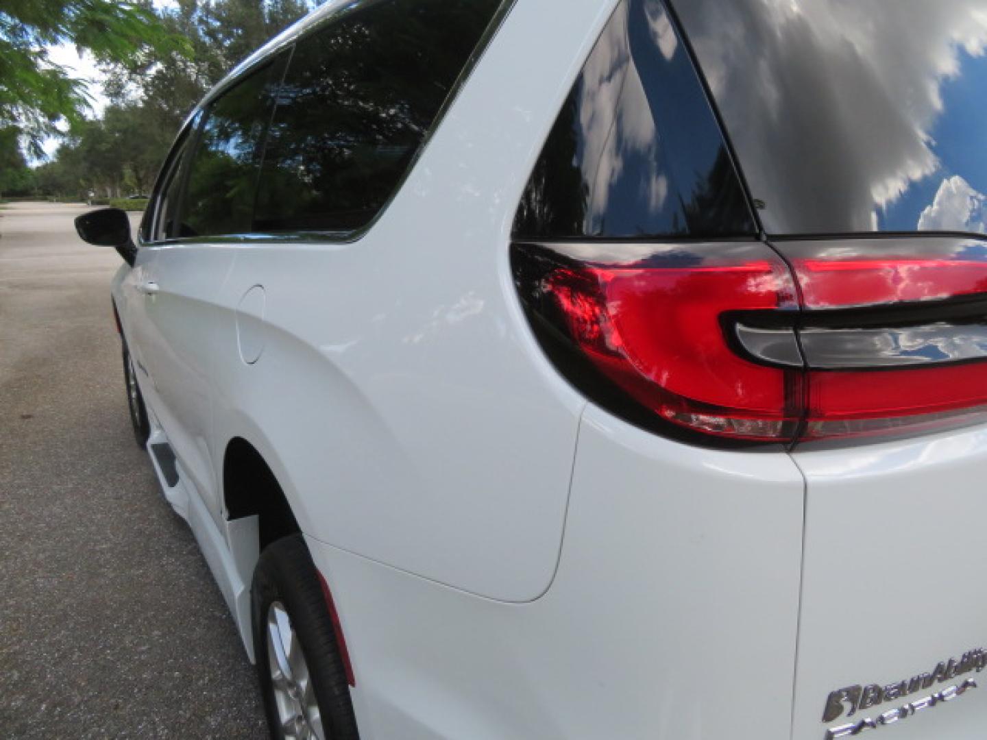 2024 Chrysler Pacifica Touring L - Photo 68