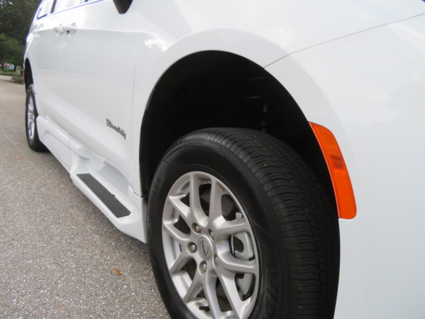 2024 Chrysler Pacifica Touring L - Photo 70