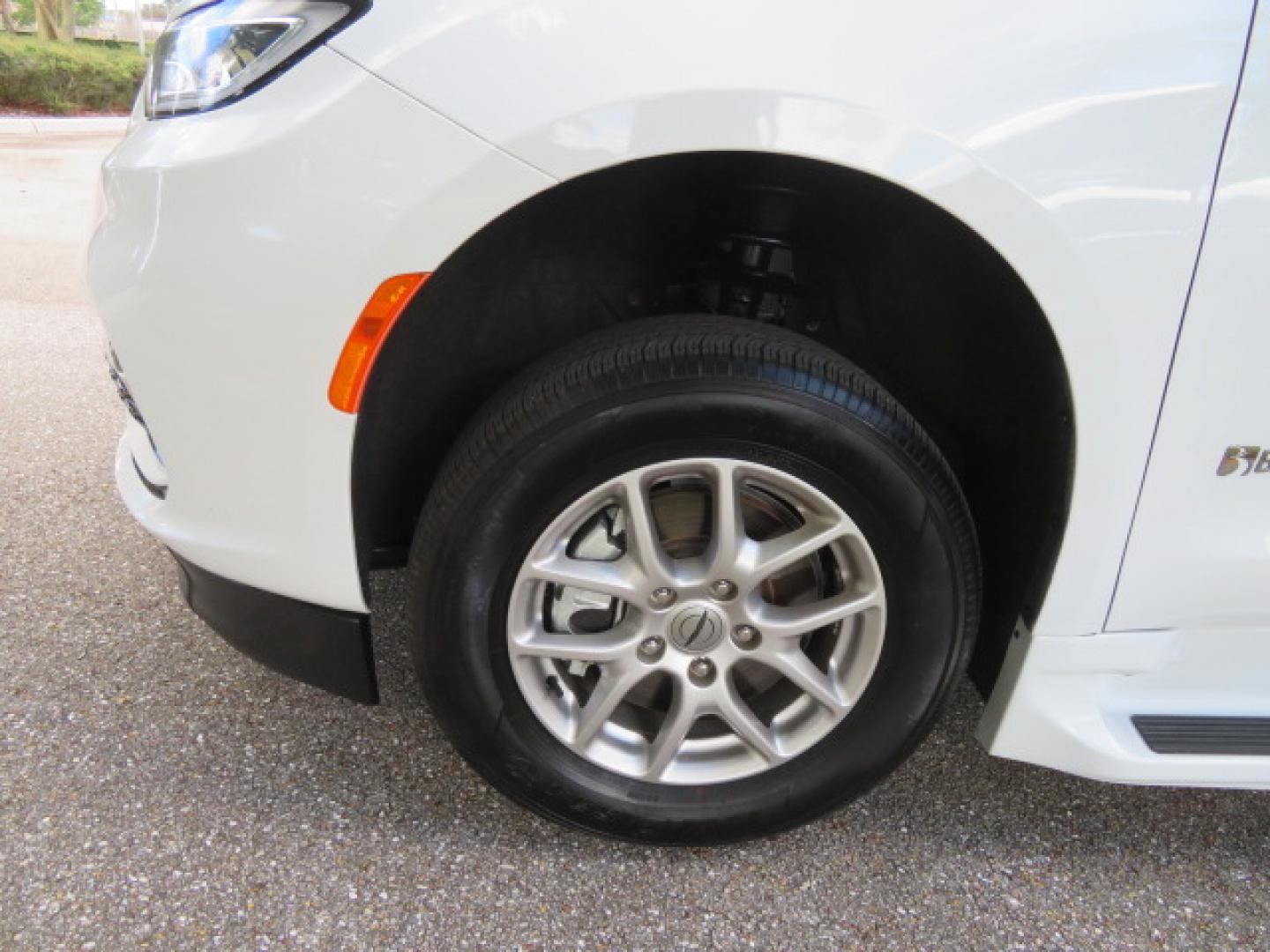 2024 Chrysler Pacifica Touring L - Photo 74
