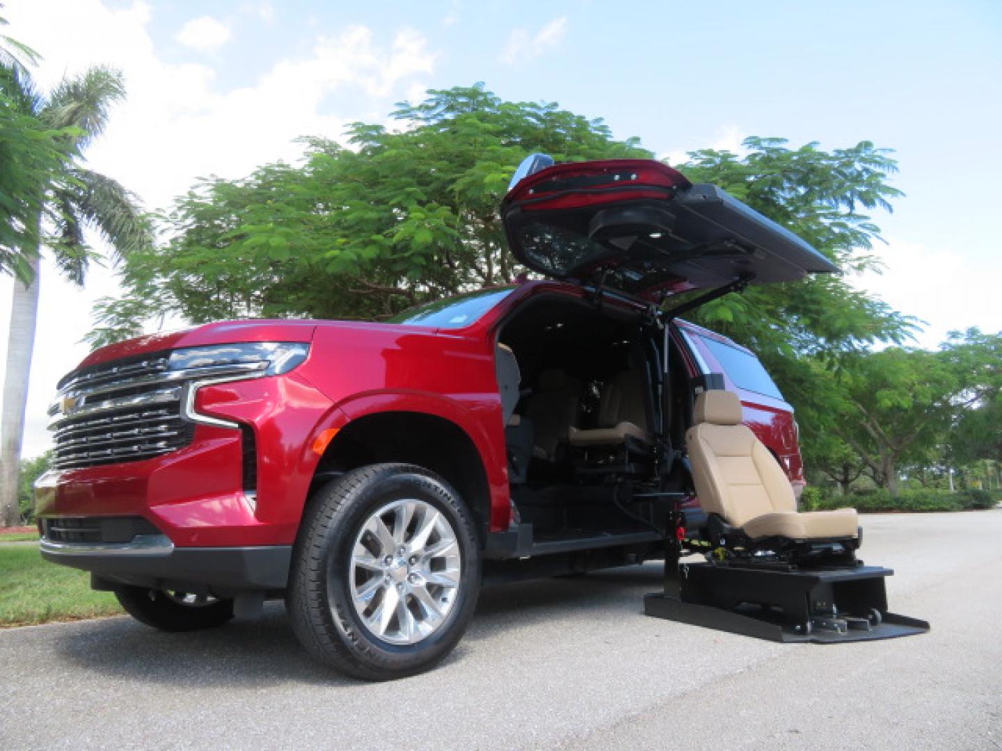 2023 Chevrolet Suburban Premier's photo