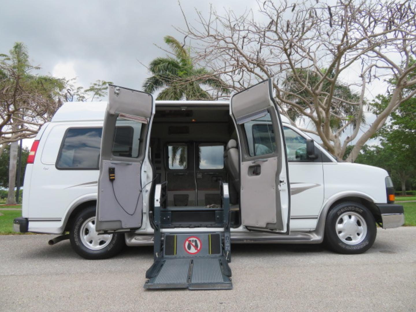 2004 GMC Savana Cargo Base