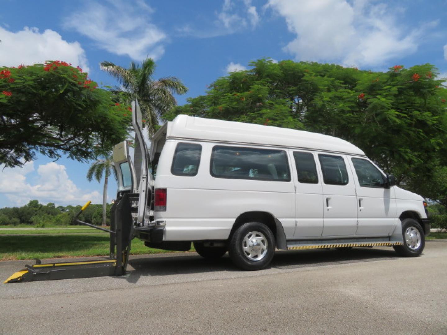 2011 Ford E-Series Econoline Van Commercial