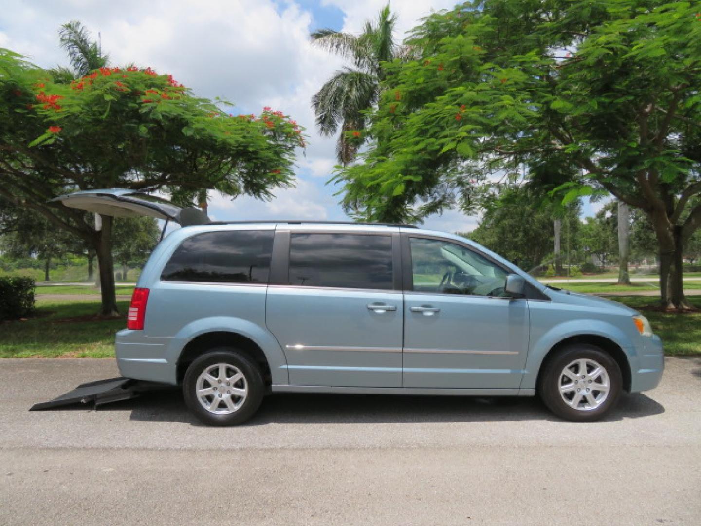 2010 Chrysler Town & Country Touring